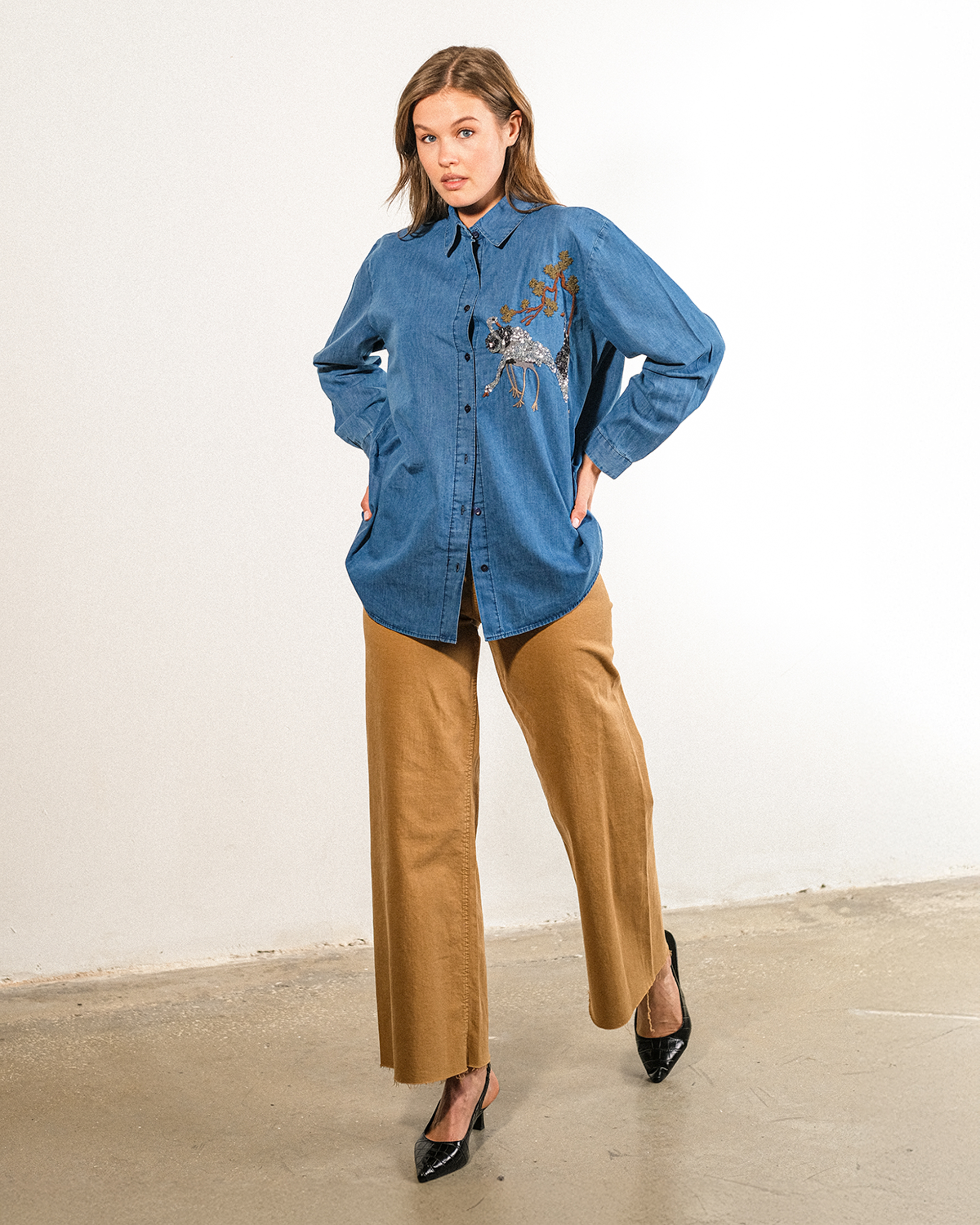 Nakışlı%20Kot%20Kumaş%20Oversize%20Kadın%20Gömlek