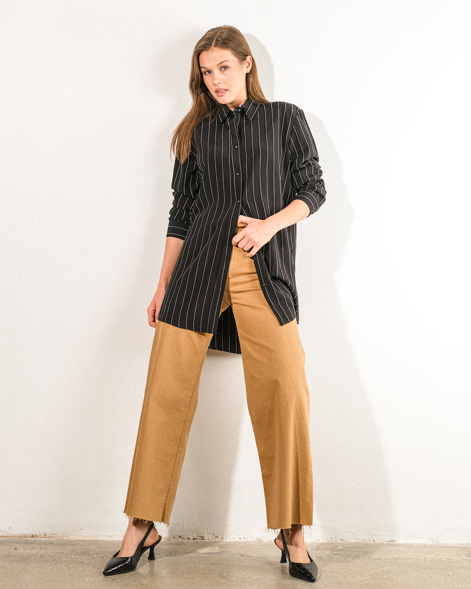 Kendinden%20Çizgi%20Desenli%20Oversize%20Kadın%20Gömlek