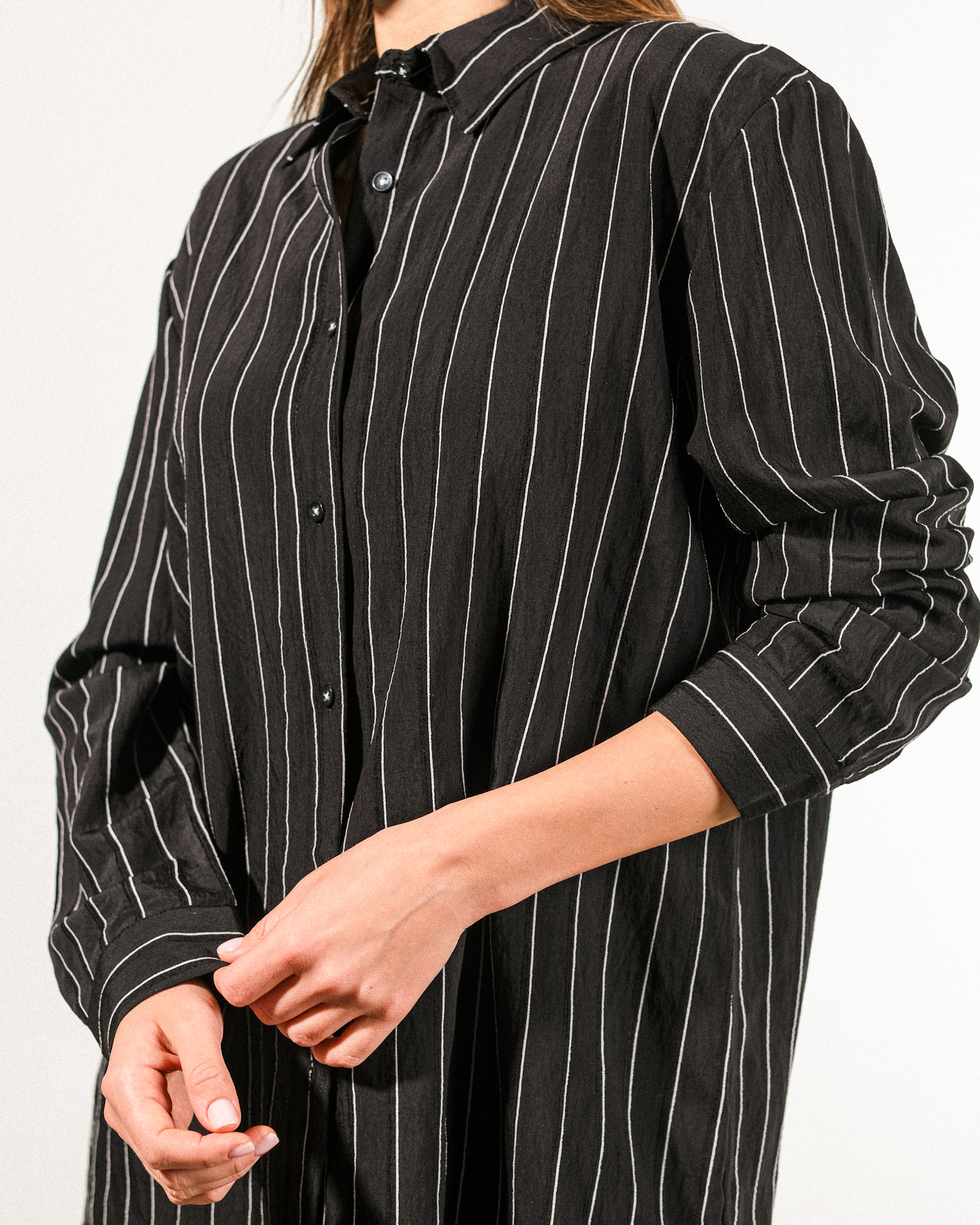 Kendinden%20Çizgi%20Desenli%20Oversize%20Kadın%20Gömlek