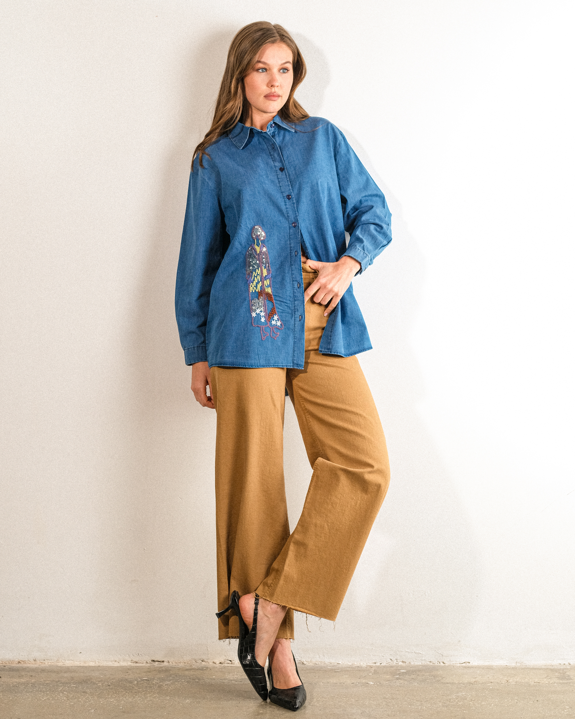 Nakışlı%20Kot%20Kumaş%20Oversize%20Kadın%20Gömlek