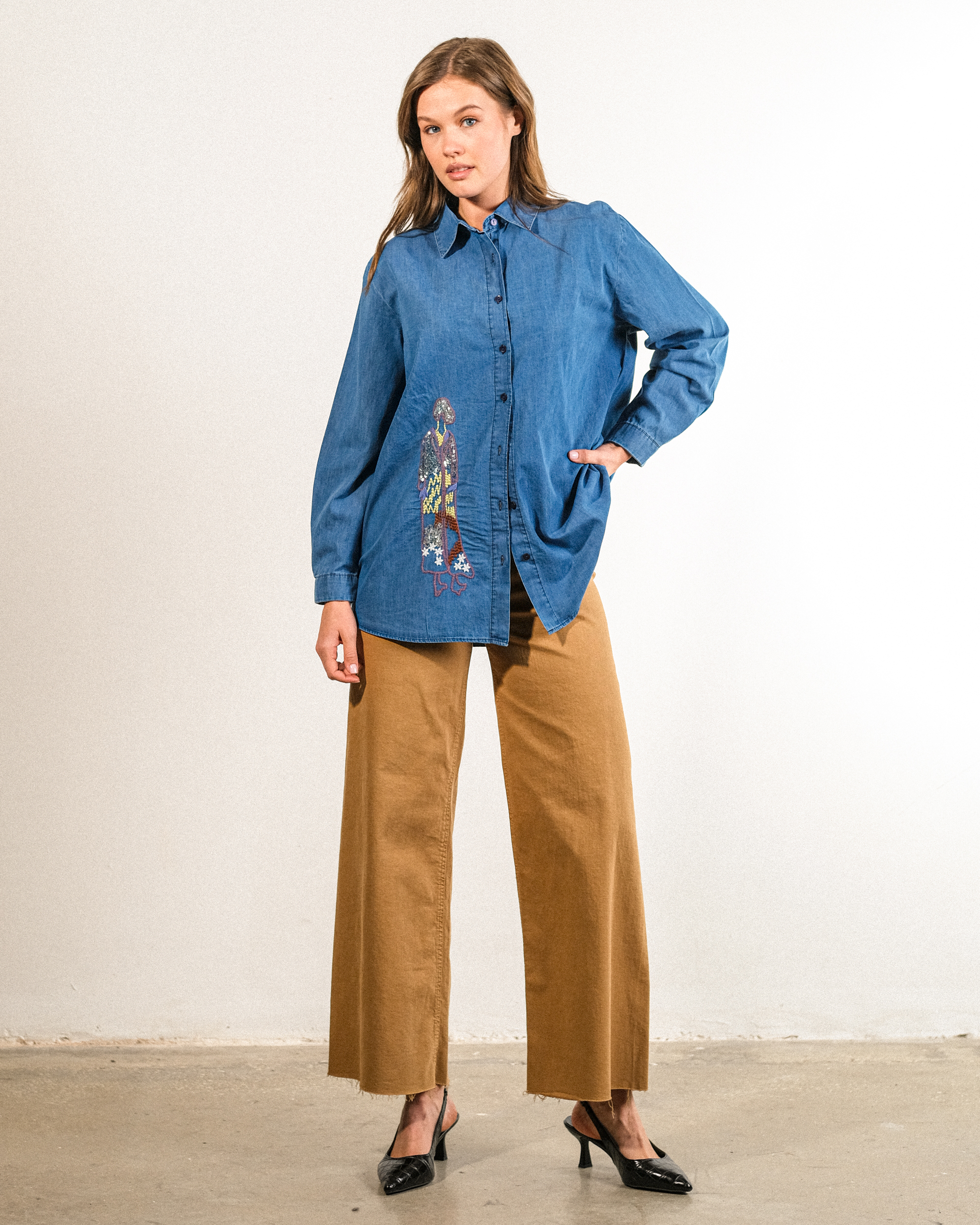 Nakışlı%20Kot%20Kumaş%20Oversize%20Kadın%20Gömlek
