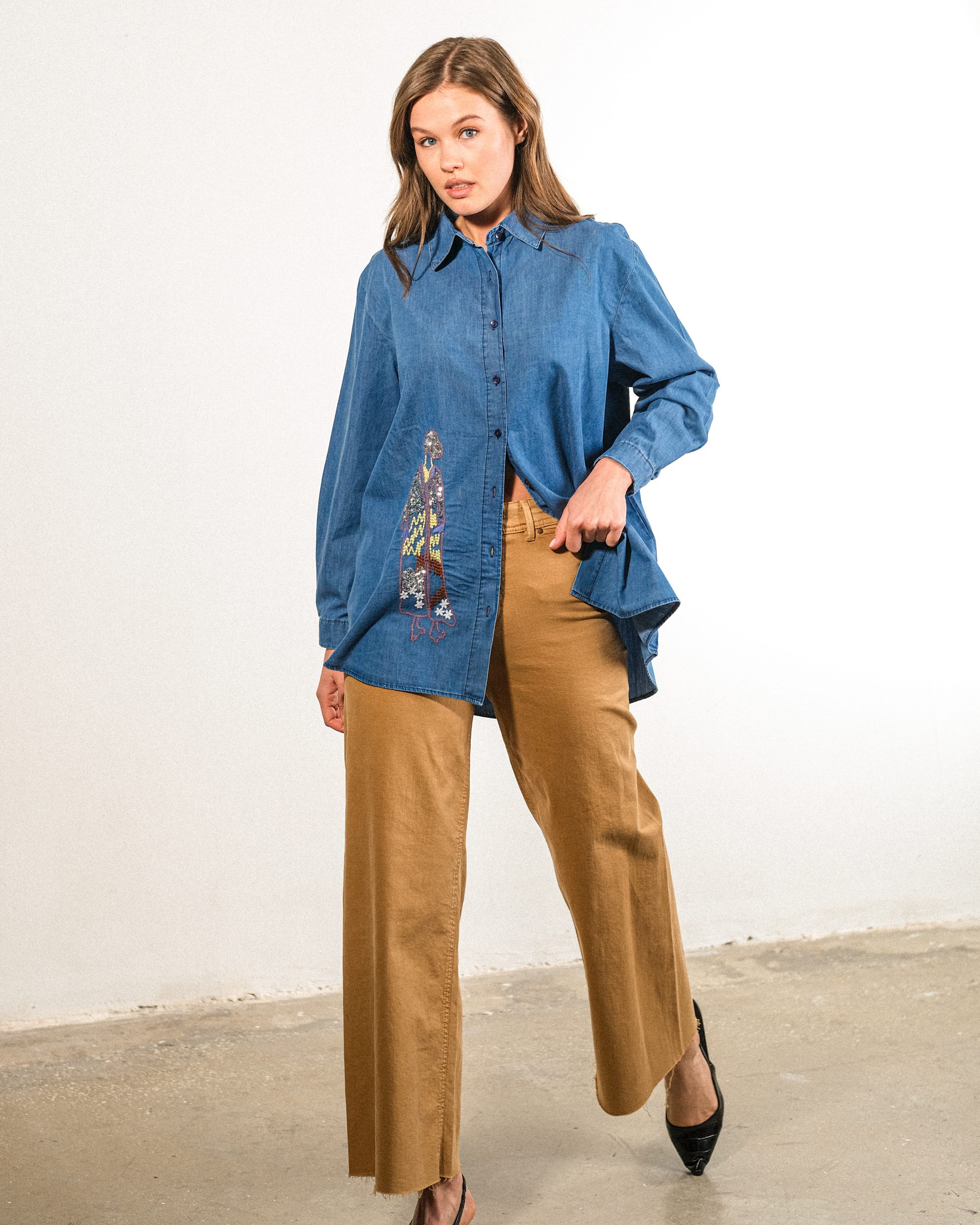 Nakışlı%20Kot%20Kumaş%20Oversize%20Kadın%20Gömlek