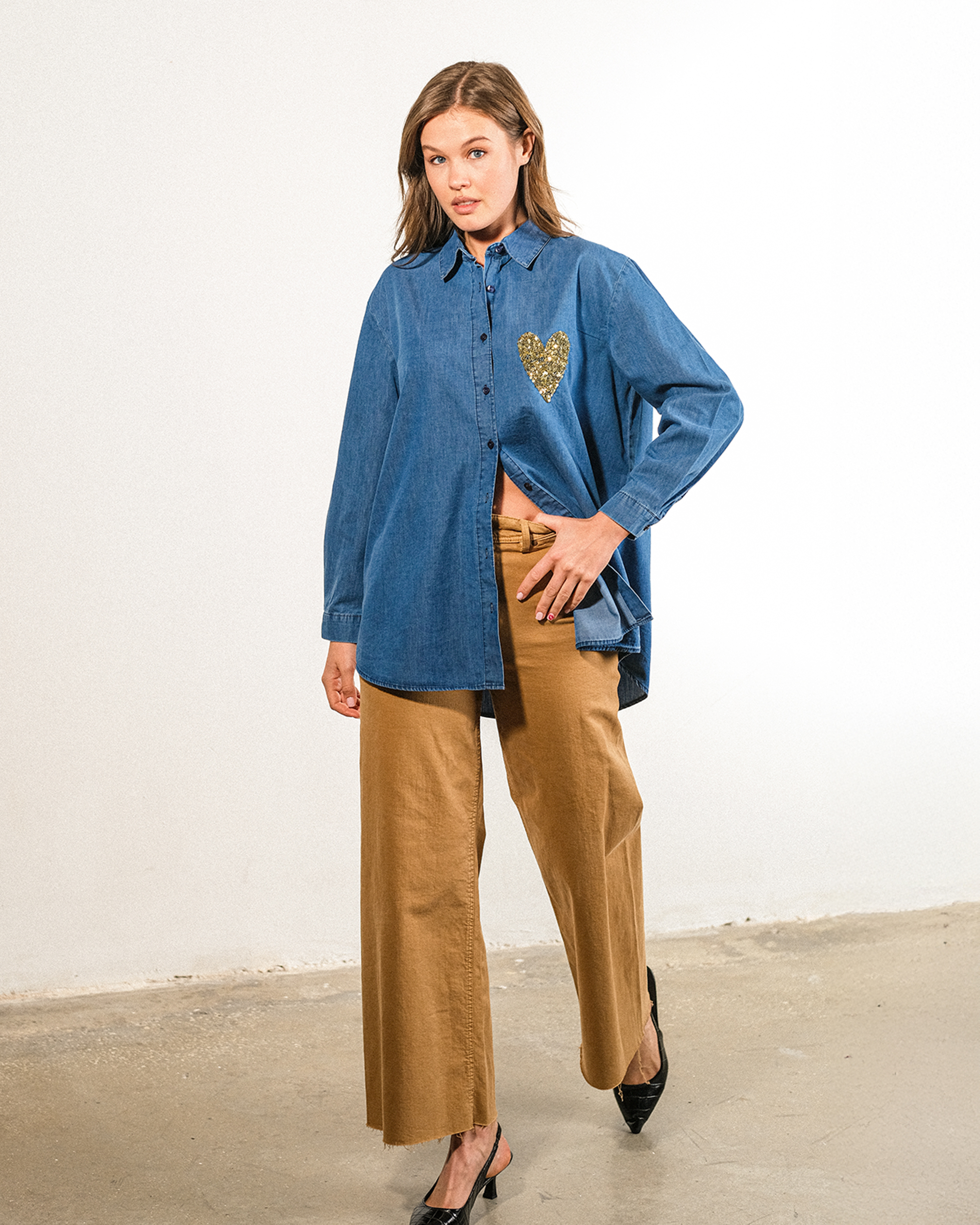 Nakışlı%20Kot%20Kumaş%20Oversize%20Kadın%20Gömlek