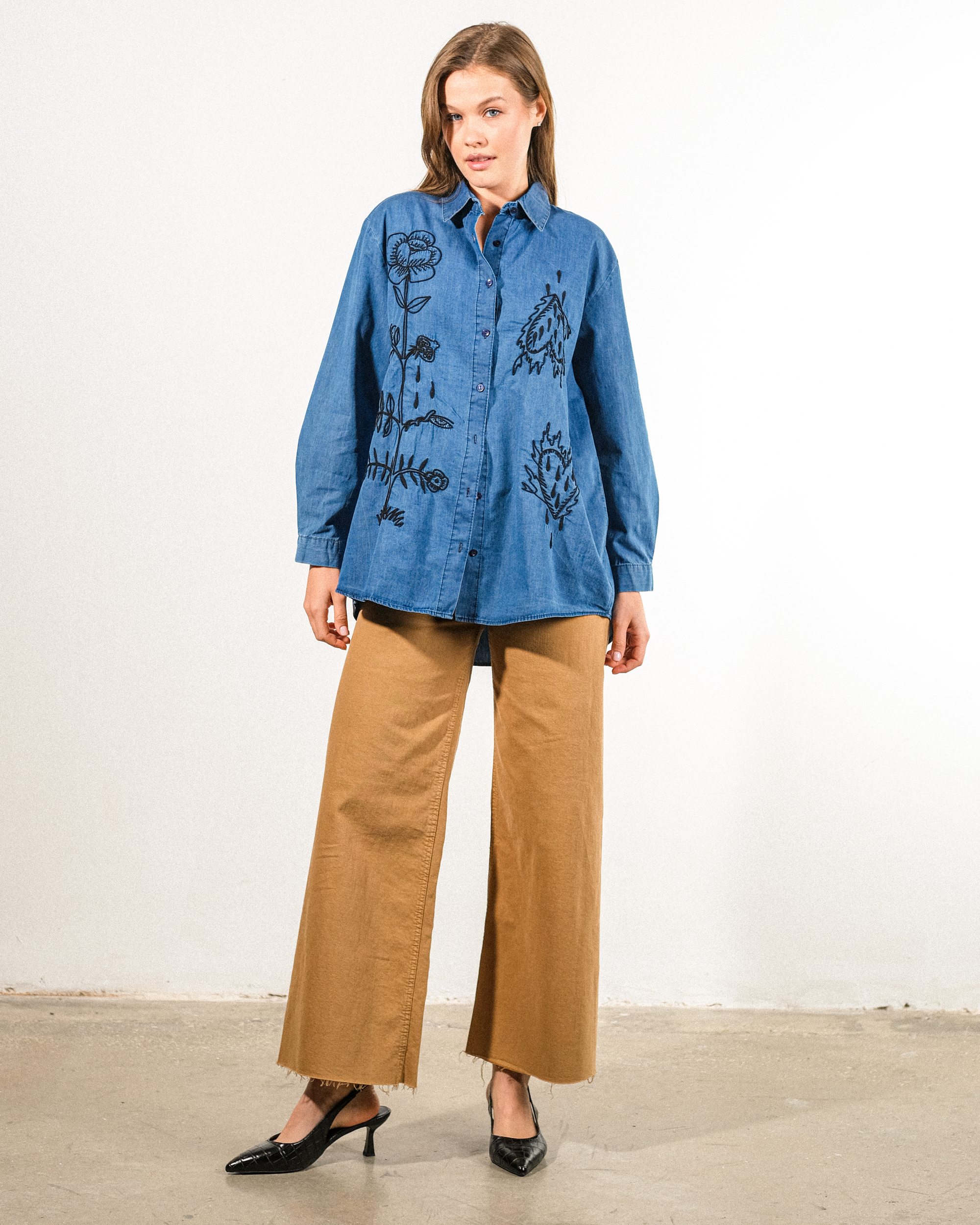 Nakışlı%20Kot%20Kumaş%20Oversize%20Kadın%20Gömlek